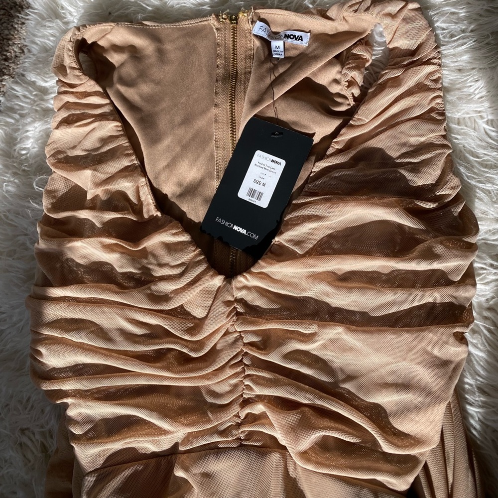 ✨NWT✨ RUCHED MINI DRESS - Picture 4 of 5